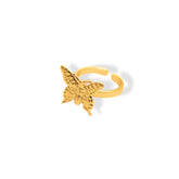 Anillo con mariposa pequeña vista lateral